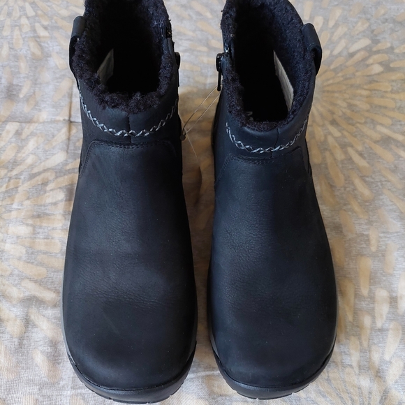 Merrell waterproof zip boots size 6.5 - Picture 2 of 15